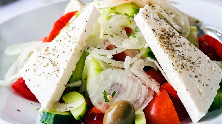 Πόσο κινδυνεύουν η φέτα & οι Ελληνες παραγωγοί από τη CETA;