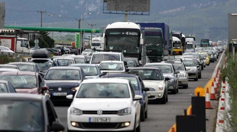 Mποτιλιάρισμα 7 χιλιομέτρων στην Αττική Οδό μετά από τροχαίο
