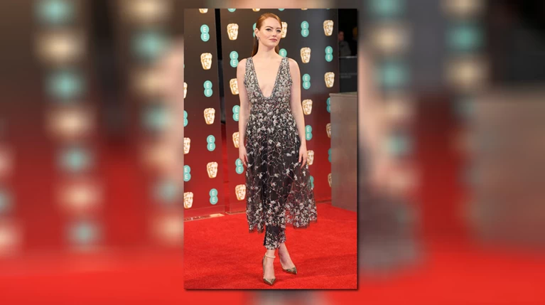 Drouser: η νέα τάση της μόδας που λάνσαρε η Emma Stone στα BAFTA