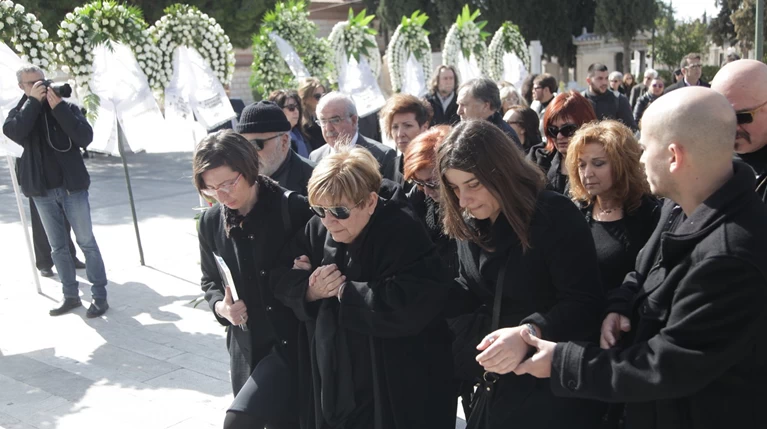 Το τελευταίο αντίο στον Δημήτρη Μυταρά - Δημοσία δαπάνη η κηδεία του