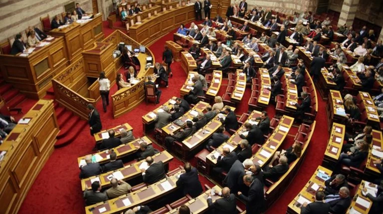 Πυρ ομαδόν από τα κόμματα κατά της κυβέρνησης για το Eurogroup