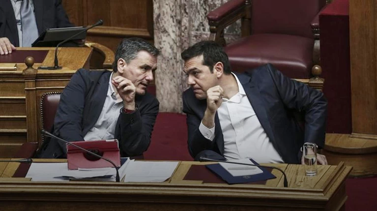 Τα επικοινωνιακά παιχνίδια και τα νέα αδιέξοδα μετά το Eurogroup