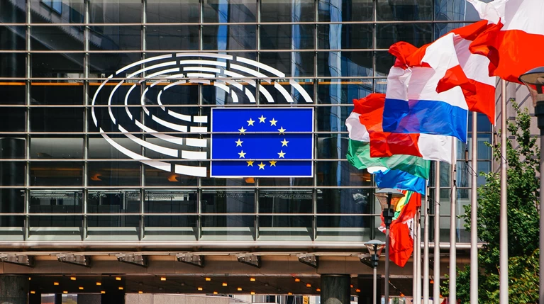 Κομισιόν σε Ιταλία: πάρτε μέτρα για το χρέος, αλλιώς θα υπάρξουν κυρώσεις
