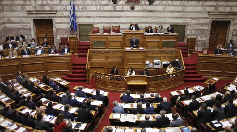 Πυρ ομαδόν από την αντιπολίτευση για την ομιλία Τσίπρα στη Βουλή