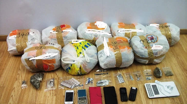 Τρεις συλλήψεις στη Μεσογείων για διακίνηση ναρκωτικών