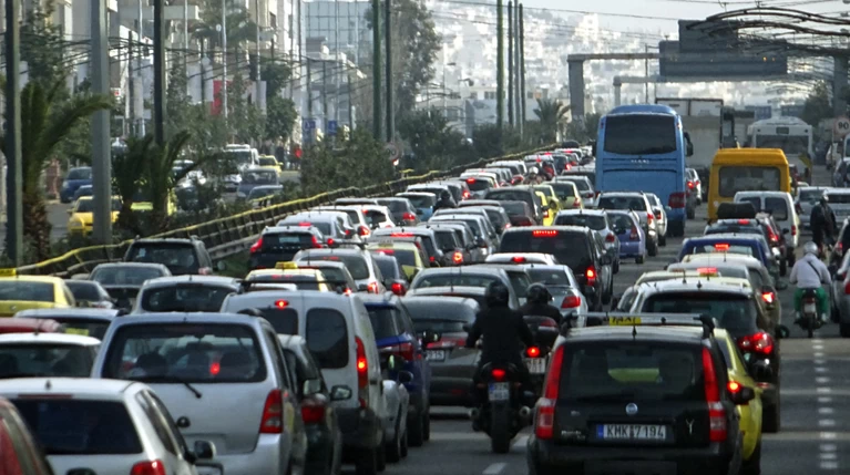 Χωρίς μετρό, ηλεκτρικό και τραμ, χάος στους δρόμους