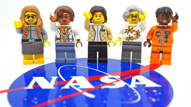 Πέντε γυναίκες της NASA στη νέα σειρά της Lego
