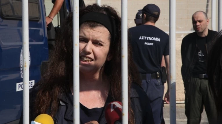 Ζητούν να παρευρεθούν στη δίκη για την επιμέλεια του γιου τους