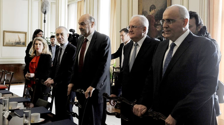 Κλίμα ανησυχίας στη συνάντηση των τραπεζιτών με τους Θεσμούς