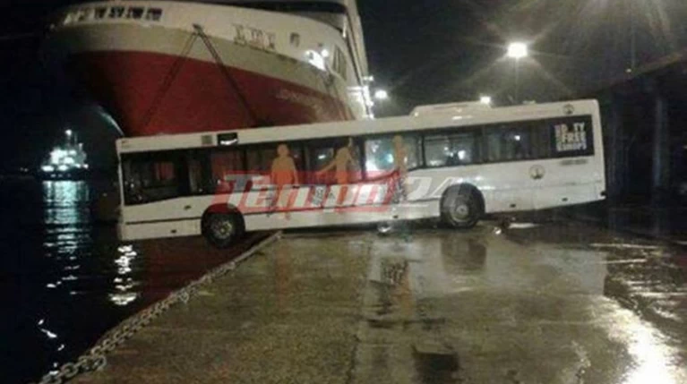 Λεωφορείο βρέθηκε να κάνει... τραμπάλα στο λιμάνι της Πάτρας