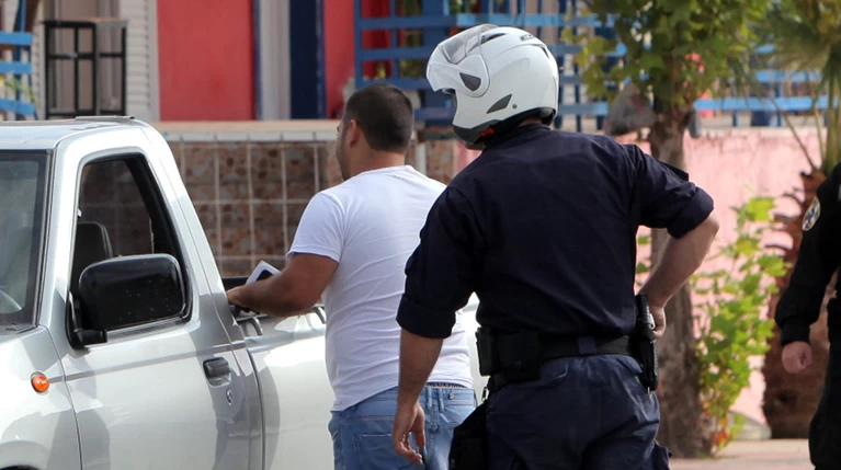 43χρονος κατήγγειλε 7 αστυνομικούς για βία,του έκαναν μήνυση