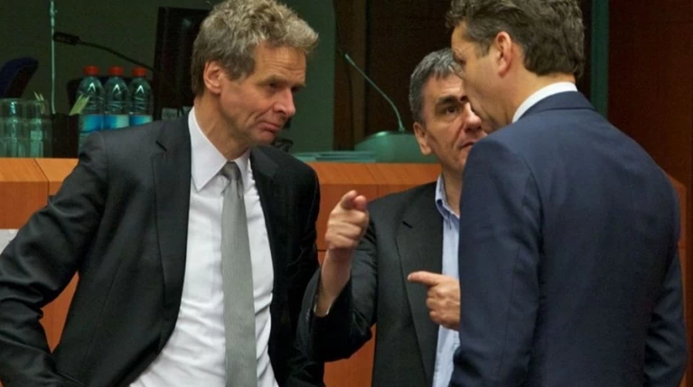 Τα σκληρά "μηνύματα των Δελφών" και το χάσμα Αθήνας-δανειστών