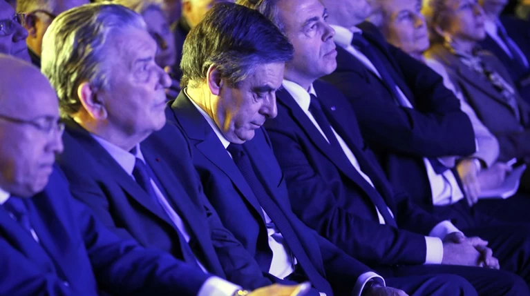 Υπ' ατμόν ο Φιγιόν στη Γαλλία, το 71% του ζητά να παραιτηθεί