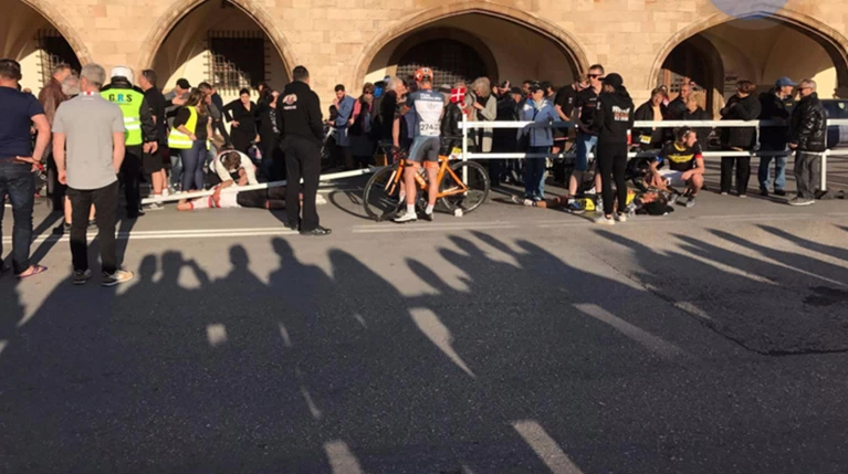 Σοβαρό τροχαίο με ποδηλάτες και μοτοσικλέτα της Αστυνομίας (ΦΩΤΟ)