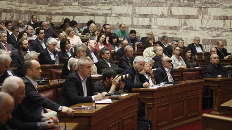 Εργασιακό μεσαίωνα καταγγέλλουν 39 βουλευτές του ΣΥΡΙΖΑ