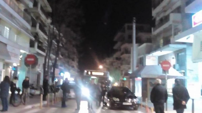 Θεσσαλονίκη: Πήραν σηκωτή Μερσεντές για να περάσει λεωφορείο