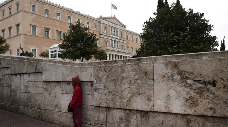 Σοκ από τη στροφή στην ύφεση - Συνέχιζεται η αβεβαιότητα