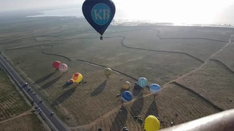 Τυνησία: Γέμισε ο ουρανός με χρώματα σε διεθνές φεστιβάλ αερόστατων