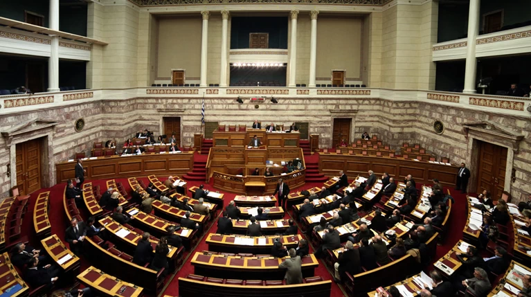 Μείωσαν κρυφά την Εισφορά Αλληλεγγύης για υπουργούς και βουλευτές