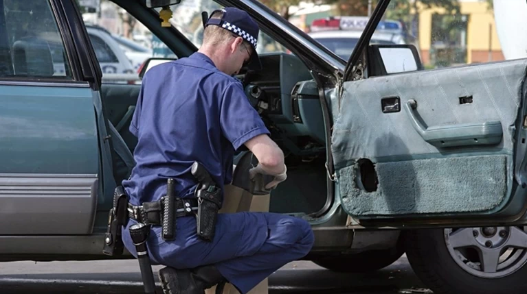 Αυστραλός κρατούσε όμηρo και βίαζε κοπέλα για δύο μήνες
