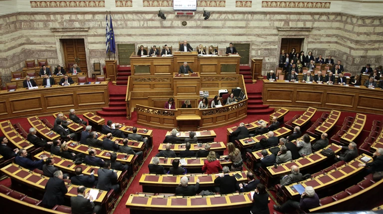 Αλλάζουν ξανά όλα στον υπολογισμό παλαιών και νέων συντάξεων