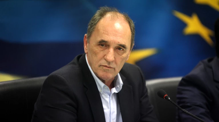 Σταθάκης για ΔΕΗ: Θα προσλάβει συμβουλευτική όχι εισπρακτική εταιρεία