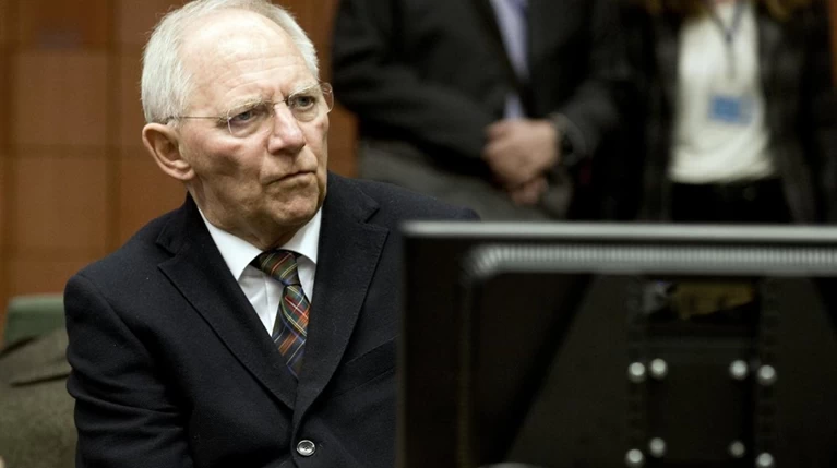 «Έγκαιρη έξοδο» από τη χαλαρή πολιτική της ΕΚΤ ζητά ο Σόιμπλε