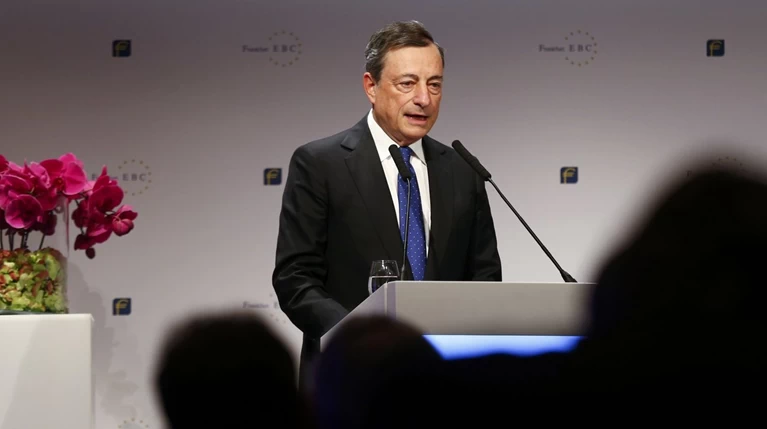Ντράγκι: Συνεχίζουμε στη χαλαρή νομισματική πολιτική