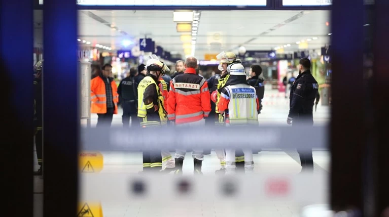 Επίθεση άνδρα με τσεκούρι στον σιδηροδρομικό σταθμό του Ντίσελντορφ