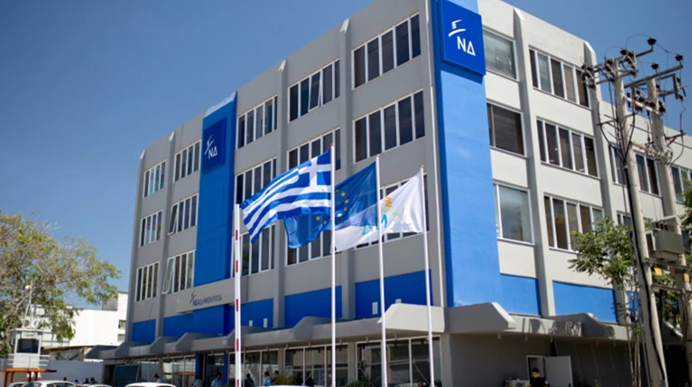 ΝΔ : Ο Τσίπρας «μέσα» επιτίθεται στο ΔΝΤ και «έξω» το παρακαλεί