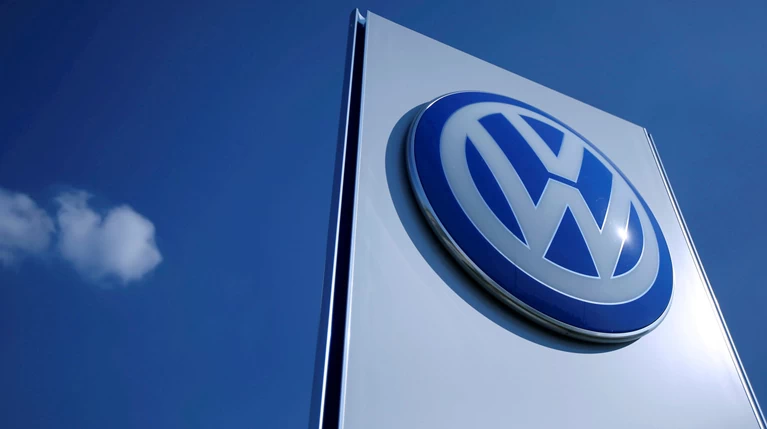 Ενοχη για τρία κακουργήματα η Volkswagen στις ΗΠΑ, τίθεται υπό επιτροπεία