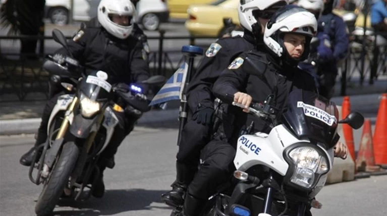 Ληστεία με πυροβολισμούς σε μίνι μάρκετ στο Καματερό