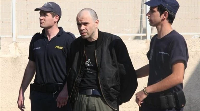 Επίθεση Μαζιώτη στον αστυνομικό που δολοφόνησε τον οδηγό ταξί