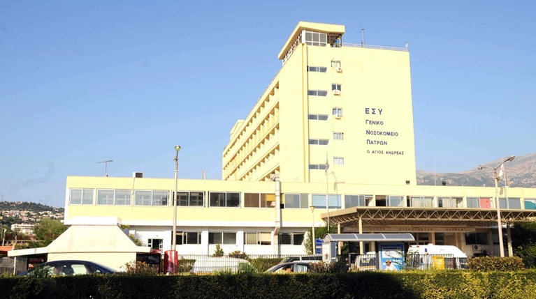 Χειρούργησαν κρατούμενο με χειροπέδες στο νοσοκομείο Πάτρας