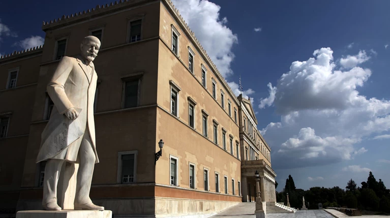 Γραφείο Προϋπολογισμού: Παγιδευμένη στην ύφεση η χώρα, αδιέξοδη η κατάσταση