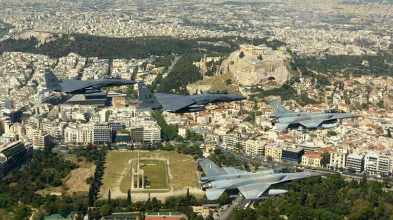 Πτήση μαχητικών αεροσκαφών αύριο πάνω από την Αθήνα, δείτε γιατί