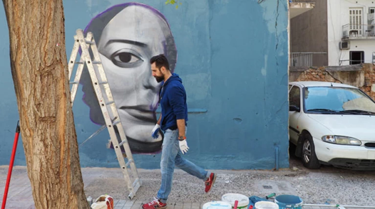 Μια street art επέμβαση σε εγκαταλελειμμένο κτίριο στην Πλ. Αττικής