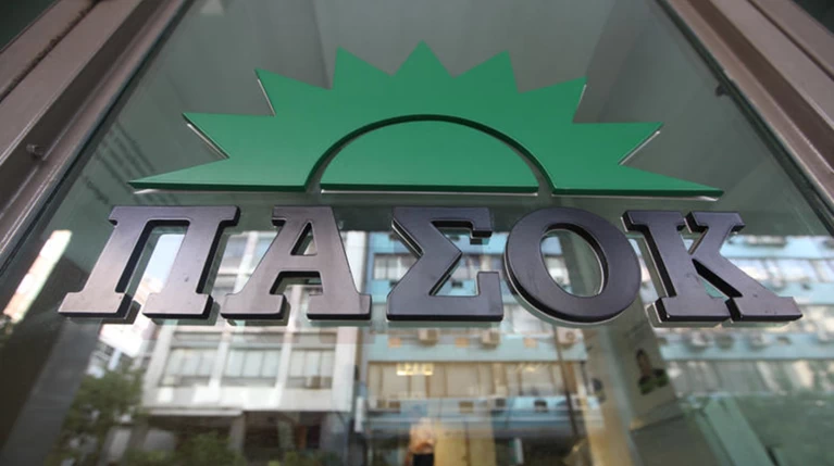 Το ΠΑΣΟΚ τρολάρει Καραμανλή: Η απορία λύθηκε...μιλάει!