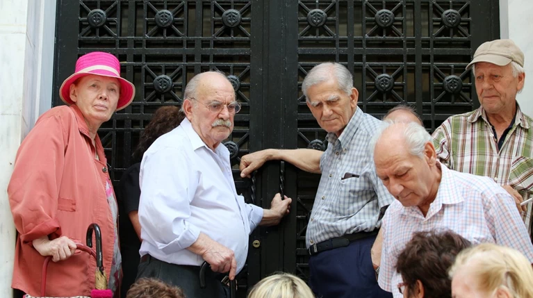 Πώς θα πάρετε προπληρωμένη κάρτα για το Κοινωνικό Εισόδημα Αλληλεγγύης