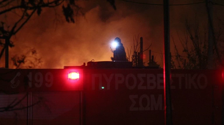 Πυρκαγιά στον προαύλιο χώρο εργοστασίου στα Οινόφυτα Βοιωτίας