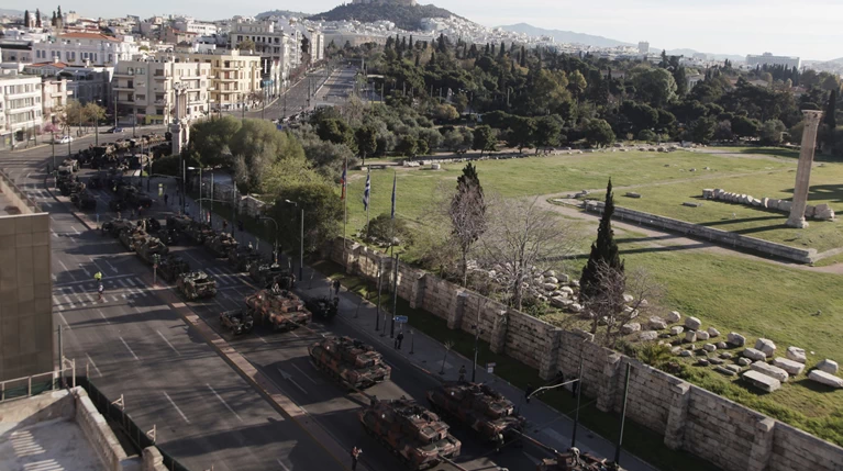 Τα τανκς βγήκαν ξανά στους δρόμους της Αθήνας ( φωτό)