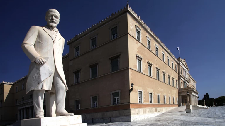 Οι καθυστερήσεις ανοίγουν τον δρόμο στον εκτροχιασμό του 2017