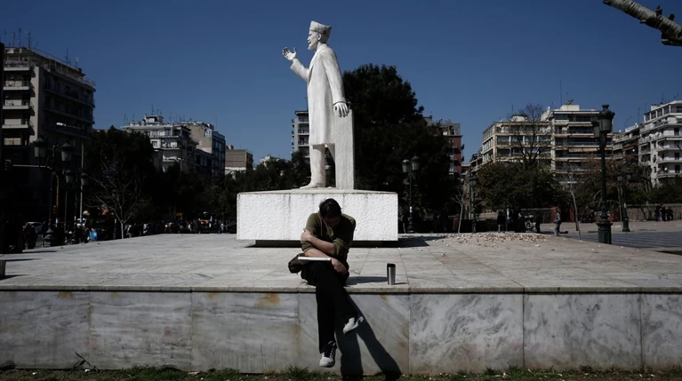 Βαρύς και ασήκωτος ο λογαριασμός των καθυστερήσεων στην αξιολόγηση