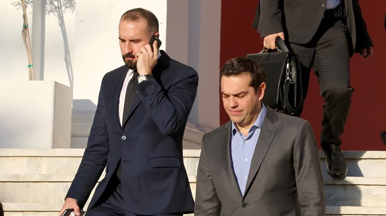 Εφευρίσκουν «εχθρούς» στο Μαξίμου για να... μαζέψουν το κόμμα