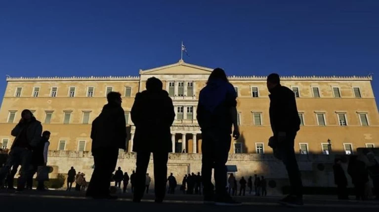 Στα χέρια του ΔΝΤ το "κλειδί" για τα σκληρά μέτρα το 2019