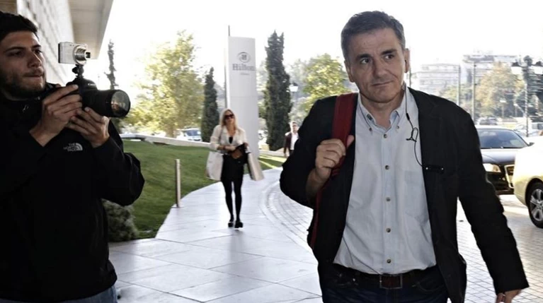 Νέο ραντεβού με τους Θεσμούς το μεσημέρι: 4+4 θέματα ανοιχτά