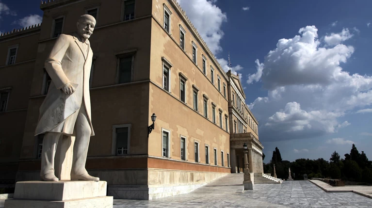 Αιχμηρά σχόλια της αντιπολίτευσης για τα νέα μέτρα και τη συμφωνία