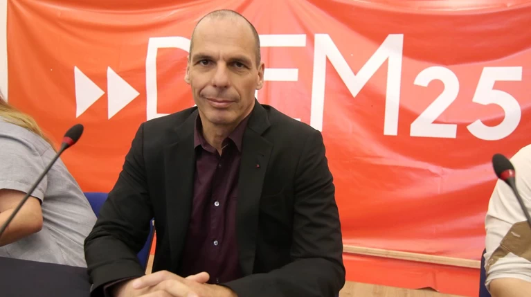 Άρθρο Βαρουφάκη υπέρ του Μακρόν στη γαλλική Le Monde