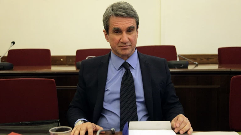 Λοβέρδος προς ΣΥΡΙΖΑ: Βάλτε φανέλες Σαββίδη & φτιάξτε του θεωρείο στη Βουλή