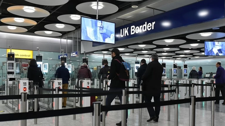 Μετά τους 30άρηδες φεύγουν από την Ελλάδα και οι 40άρηδες επιστήμονες